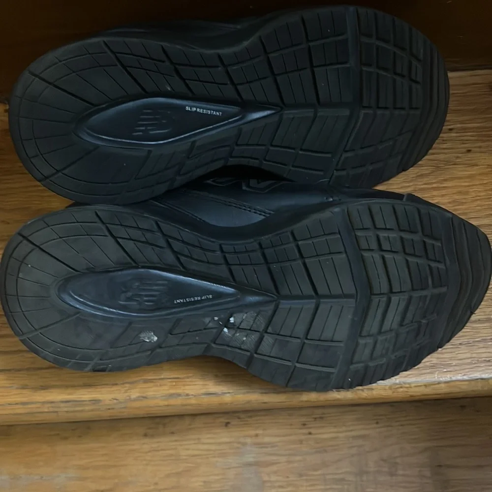 Barely worn work shoes New Balance - Picture 5 of 7